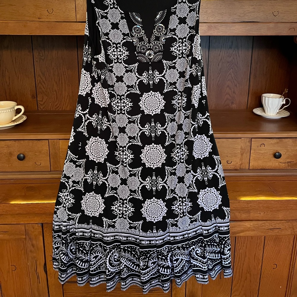 41 Hawthorne, black and white, sheath dresss, cute with leggings